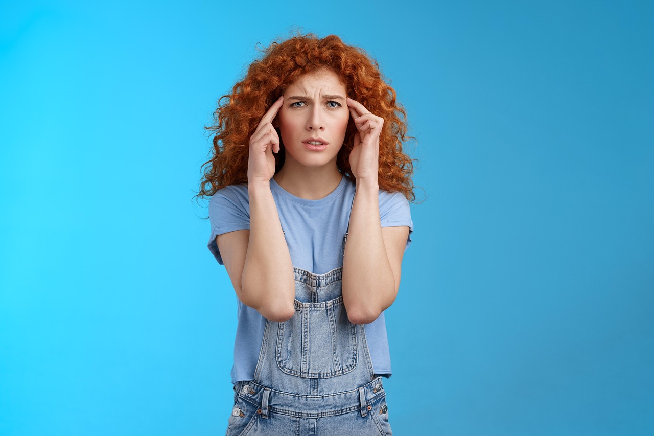 Classifica dei segni zodiacali più ansiosi con grafica illustrativa e simboli zodiacali.